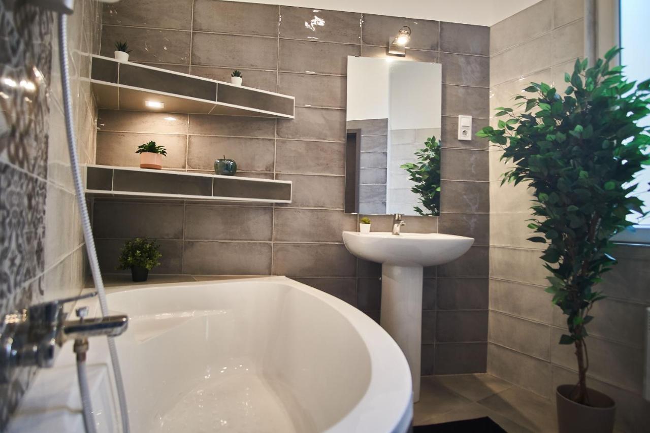 F4 Design Apartment- Budapest Extérieur photo